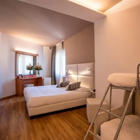 Everest Hotel