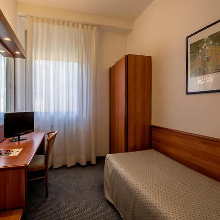 Hotel Everest