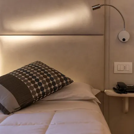 Everest Hotel 3*