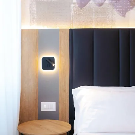 Everest Hotel
