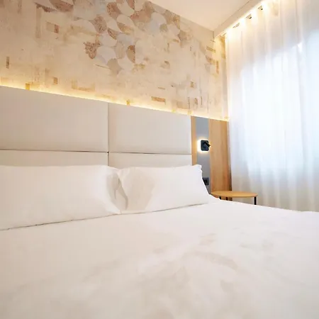 Everest Hotel