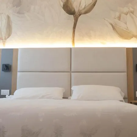 Everest Hotel 3*