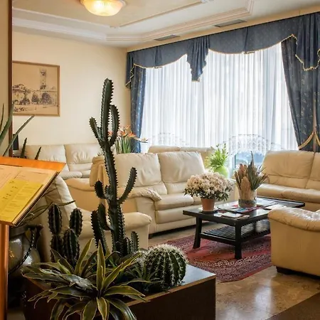 エベレスト 3* トレント