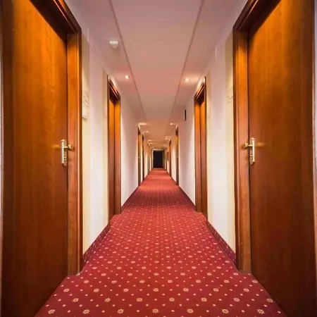 Hotel Everest 3*