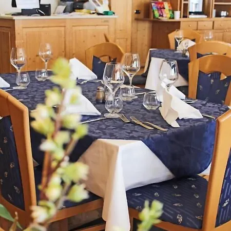 Everest Hotel