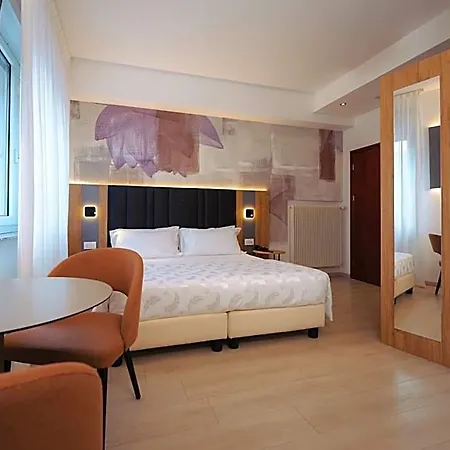 Everest Hotel
